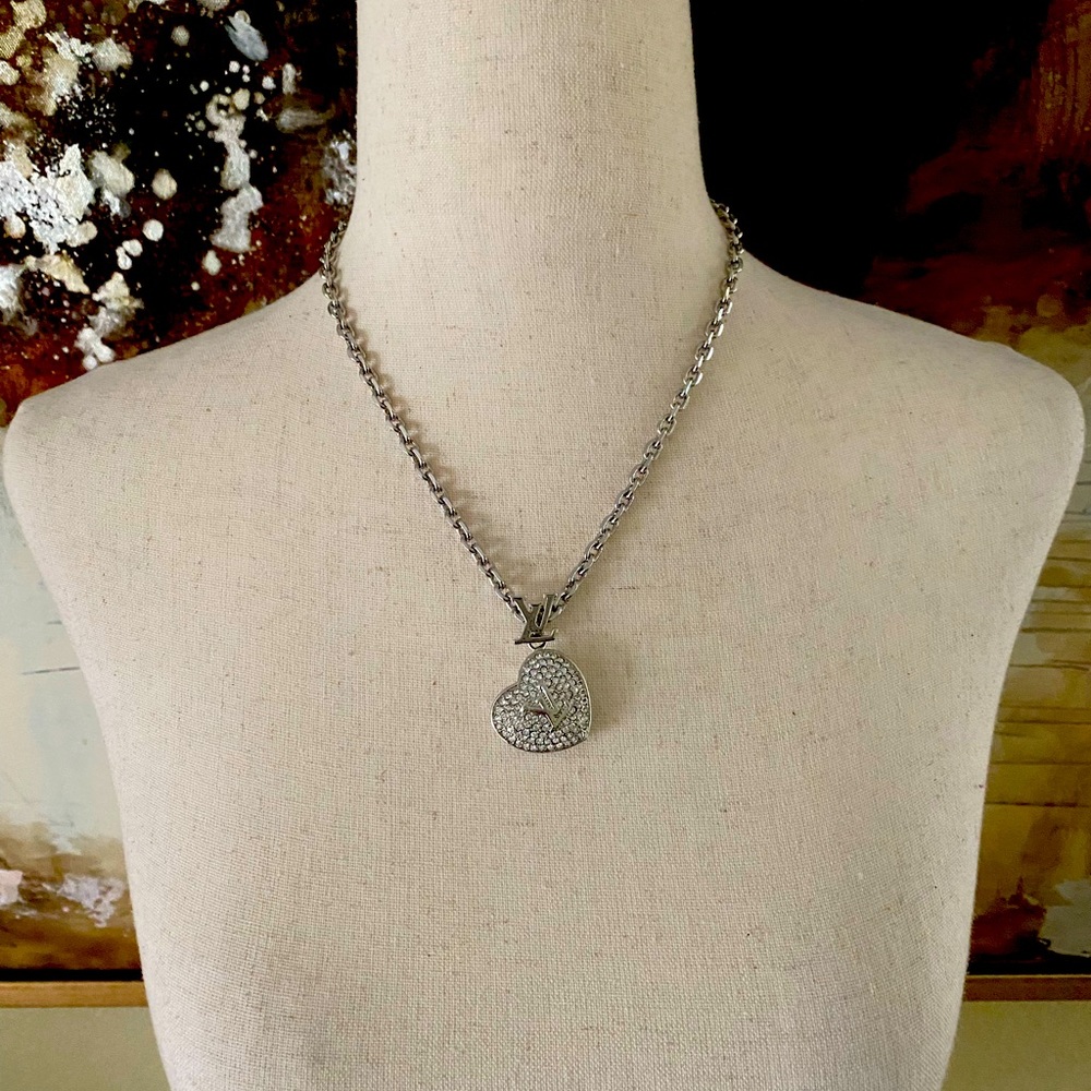 Louie Vuitton heart pendant necklace~